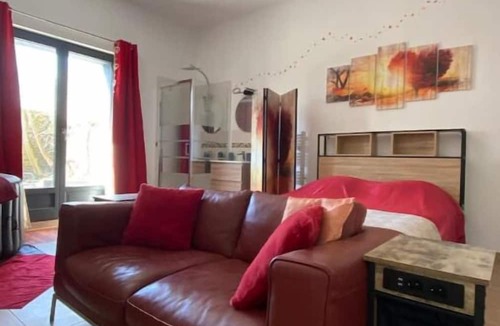 Egly Apartment | Studio Avec Jacuzzi au Calme