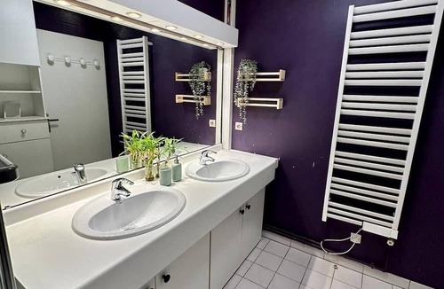Les Aunettes Apartment | Cosy apartment with garden and parking, close to Paris