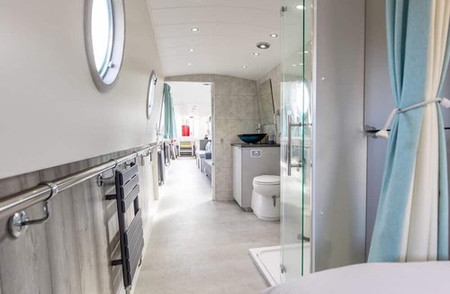 Loughborough Boat Rental | The Jubilee Narrow Boat