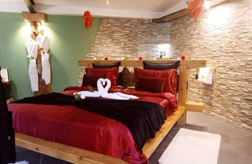 Jouy Apartment | Coeur du Bois / Jacuzzi / Love Room