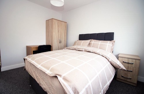 Cribbs Causeway House | Cohost Partners, Monthly/Weekly discounts