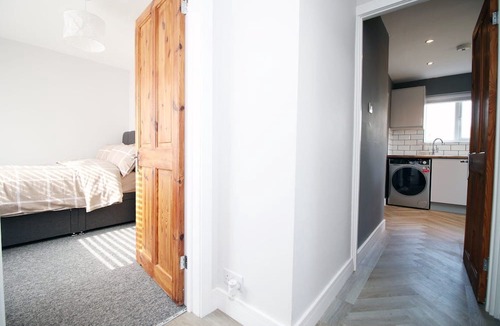 Cribbs Causeway House | Cohost Partners, Monthly/Weekly discounts