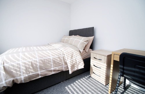 Cribbs Causeway House | Cohost Partners, Monthly/Weekly discounts