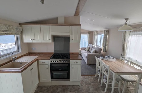 Holworth Cabin | Willow - Creek Caravan Park Ringstead - Dog Friendly