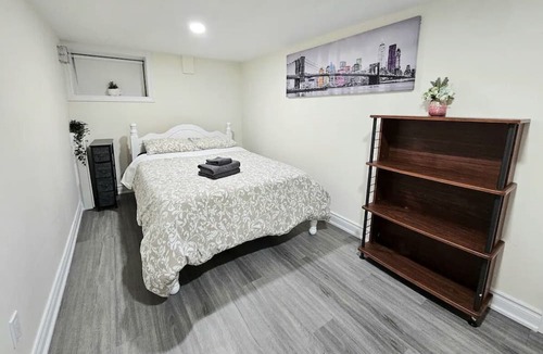 Trinity - Bellwoods Bed & Breakfast | Queen West Toronto Basement Unit