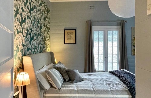 Rosebank House | Rustic Two Br Cottage overlooking the Valley.