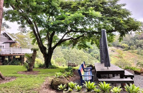 Rosebank House | Rustic Two Br Cottage overlooking the Valley.