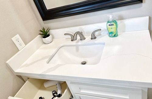 Orange House | Cozy 1-bedroom Central nice Orange with AC, WiFi