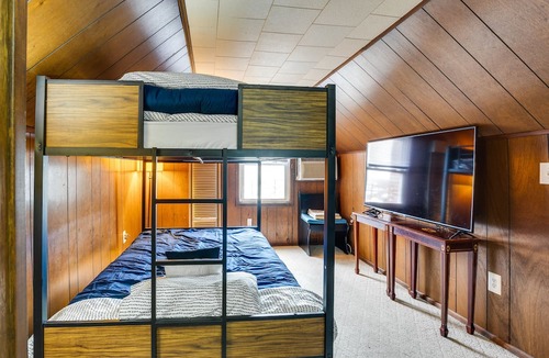 Dumont House | Charming Bergenfield Retreat: 16 Mi to Manhattan!