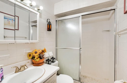 Dumont House | Charming Bergenfield Retreat: 16 Mi to Manhattan!