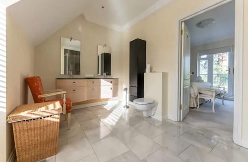 Ferndown House | Pass the Keys | Amazing Spacious Home/Golf Course