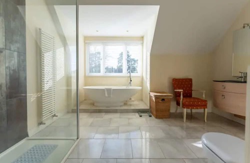 Ferndown House | Pass the Keys | Amazing Spacious Home/Golf Course