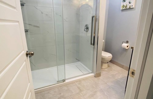Sundridge House | Downtown Belmont & Main - Lower level