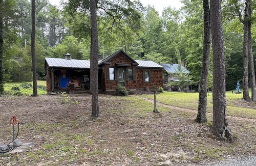 South Boston Cabin | Serene lake cabin