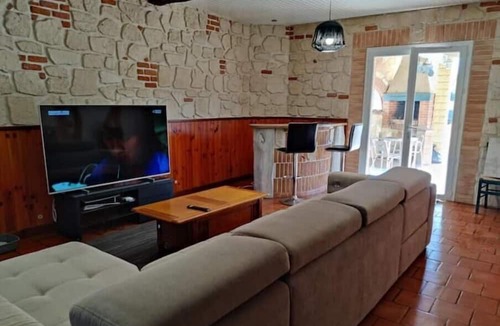 Maureville House | Grande Maison a la Campagne sur Grand Terrain Avec Grande Piscine