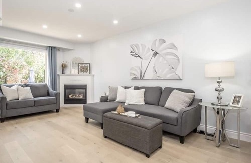 North Dumfries House | Bright Modern Executive Home