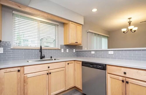 Lincoln House | Cozy in Coralville