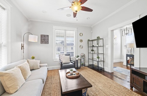 Eastside Promise Neighborhood House | Minutes Away from Riverwalk & Alamo! Beautiful Home w/ Hot Tub & Fire Pit