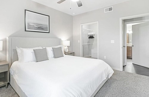 Brooks City Base Apartment | Landing at The Anderson at Brooks - 1 Bedroom in Stinson Airport Vicinity
