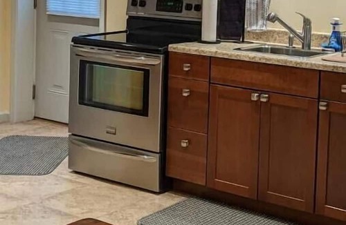 Centre Hall Apartment | Manor Road Getaway