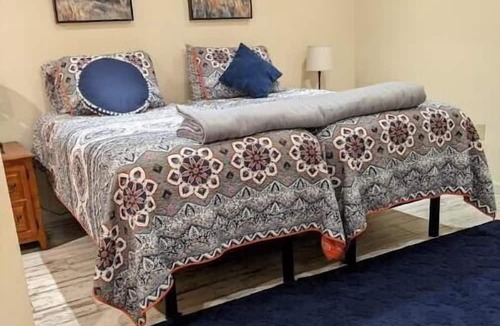 Centre Hall Apartment | Manor Road Getaway