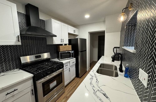 Handley House | Cozy Home off highway 15 min from Downtown or AT&T stadium