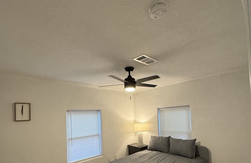 Handley House | Cozy Home off highway 15 min from Downtown or AT&T stadium