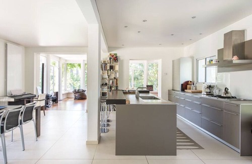 Saint-Clement-de-Riviere Villa | Villa des Rosiers : with pool and quiet garden