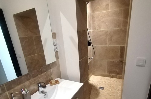 Saint-Maximin-la-Sainte-Baume Apartment | Studio Meublé Chez L'habitant Dans un Cadre Champêtre Avec Piscine