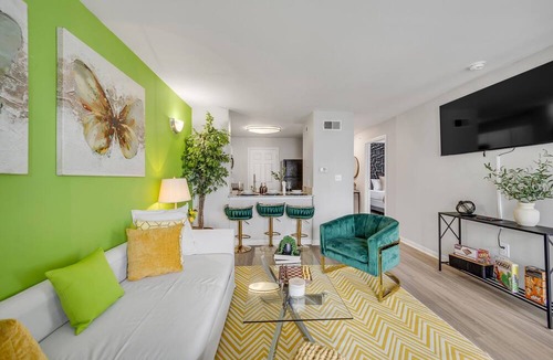 Pleasant Valley Apartment | Cozy suite~8 min to DT~big pool~2bed 2bath~free parking