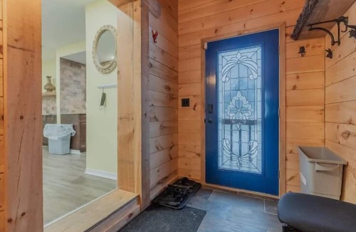 Quinte West House | Riverside Cottage Escape