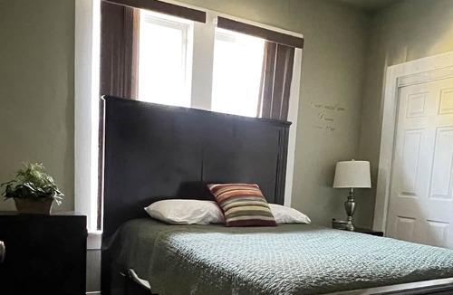 Five Points House | 4 bed 2 bath home - Walk to River Walk in Heart of San Antonio