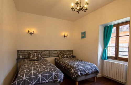 Eyzerac Cottage | Gite Eyzerac, 4 bedrooms, 8 persons