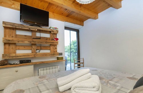 Olopte House | Beautiful private villa for 2 guests with TV and patio