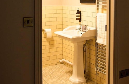 West Compton Bed & Breakfast | fox and hounds inn