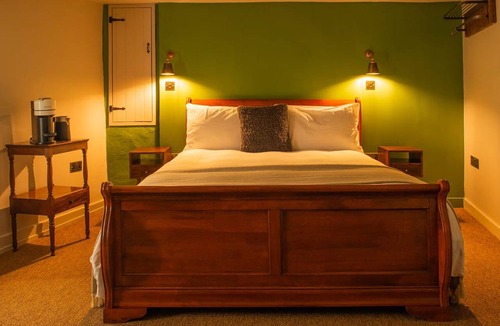 West Compton Bed & Breakfast | fox and hounds inn