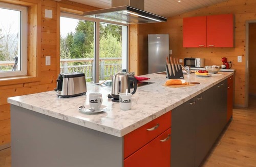 Vionnaz Apartment | Nice apartment for 6 people with WIFI, TV, terrace, pets allowed, panoramic view and parking