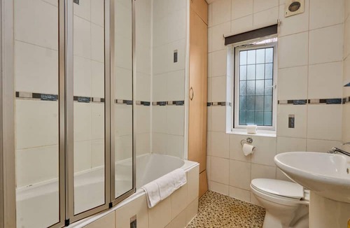 Littleover Apartment | Burton Road Comfy House