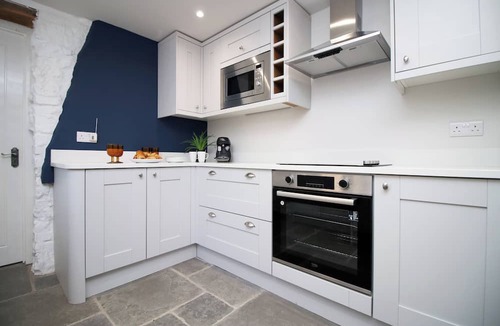 Draethen House | Peaceful Haven: Nature & Cuisine