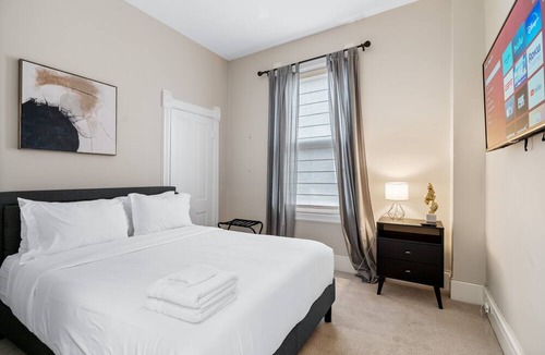 Lincoln Park House | Luxe SFH in the Heart of Old Town