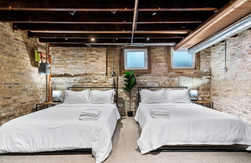 Lincoln Park House | Luxe SFH in the Heart of Old Town