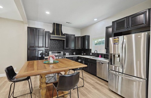 Dallas House | Charming 3-BD Getaway in the Heart of Dallas