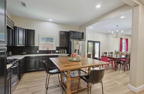 Dallas House | Charming 3-BD Getaway in the Heart of Dallas