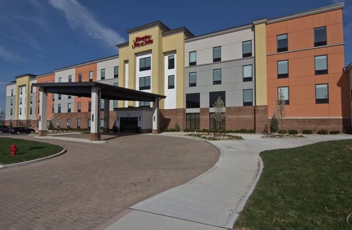 Columbus House | Modern Rooms | EV Charging & Indoor Pool | Next to Scioto Downs