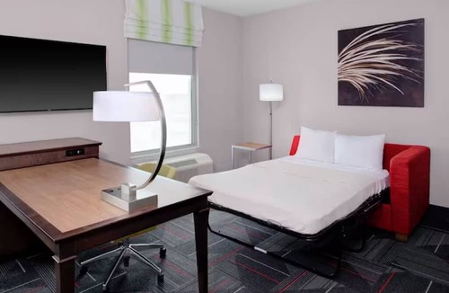 Columbus House | Modern Rooms | EV Charging & Indoor Pool | Next to Scioto Downs