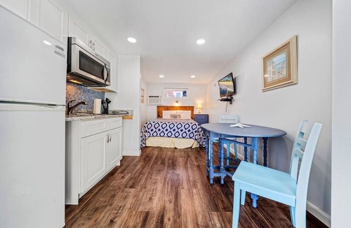Ocean Park Apartment | Seaside Studio Retreat | Sleeps 4 | Parking