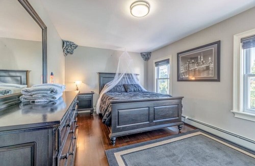 Portland Apartment | Inviting 2BR Portland Apt with Harbor Views