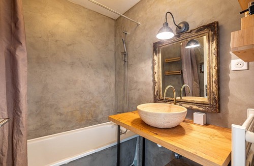 Quartier de la Chapelle Apartment | GuestReady - Urban retreat with sunny terrace