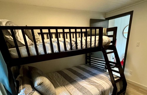 Northern Bruce Peninsula Cabin | Starry Haven: Serene 3-BR Retreat with Hot Tub