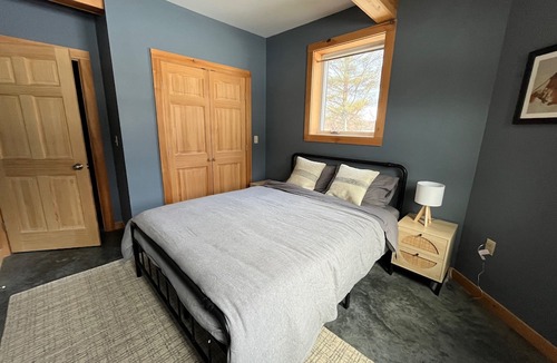 Bristol Ski Chalet | All-season mountain escape